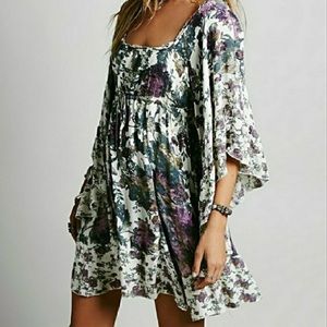 Free People Floral Dress w/ Wide Sleeves - XS